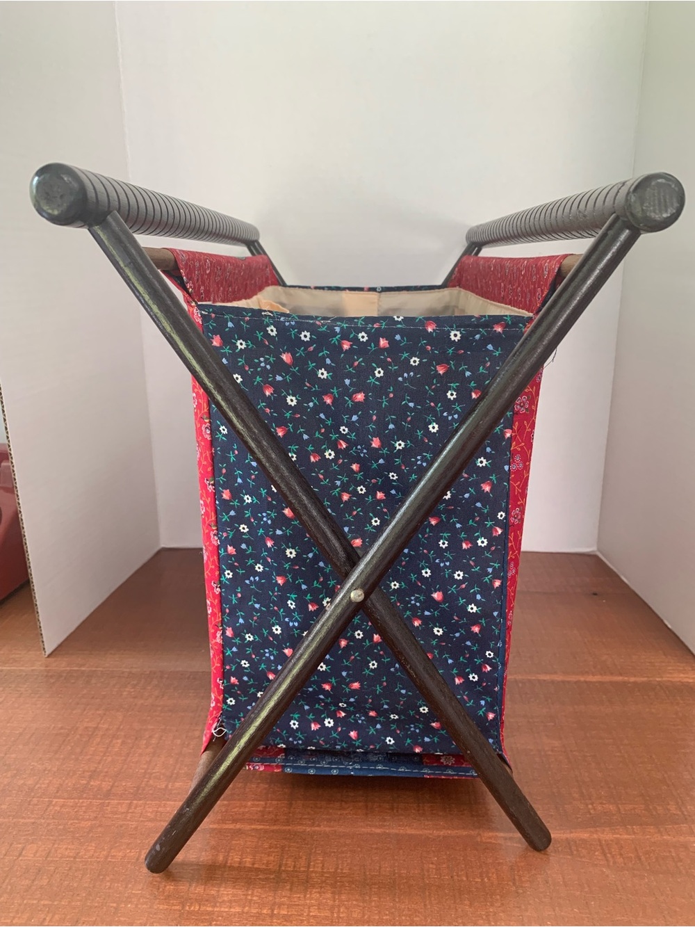 Vintage Grandmacore Cottage Core Girl with Geese Folding Sewing Yarn Caddy EUC - Picture 4 of 14